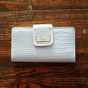 Buxton Women's Wallet